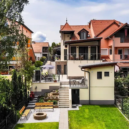 Bed & Breakfast Kiss-henezi